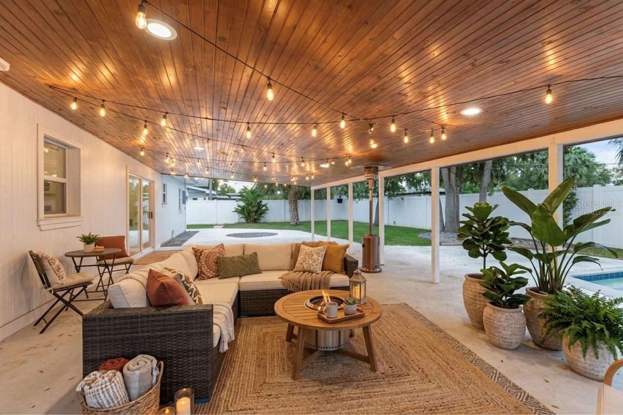 virtually staged back lanai with deign idea.