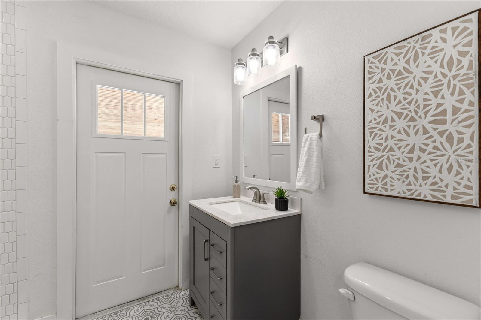 Bathroom 3- pool bath