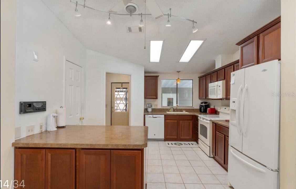 717 TANGERINE DR, LADY LAKE, FL, 32159