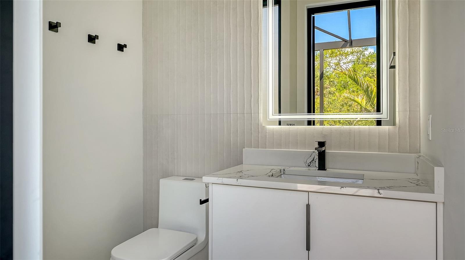 413 ISLAND CIR, SARASOTA, FL, 34242
