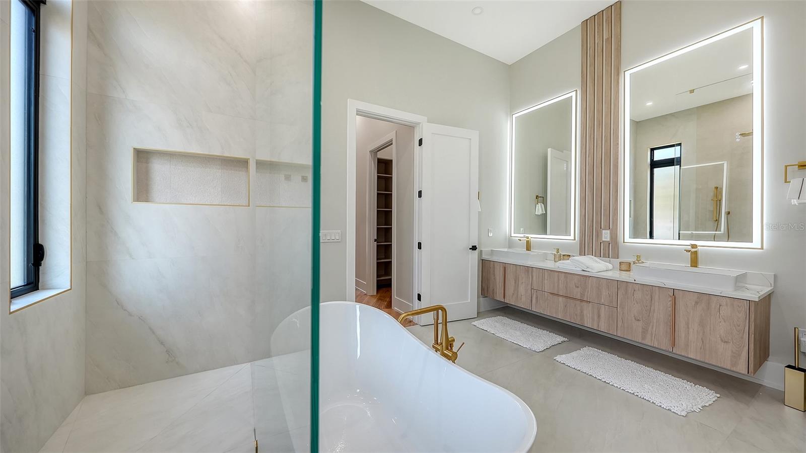 413 ISLAND CIR, SARASOTA, FL, 34242