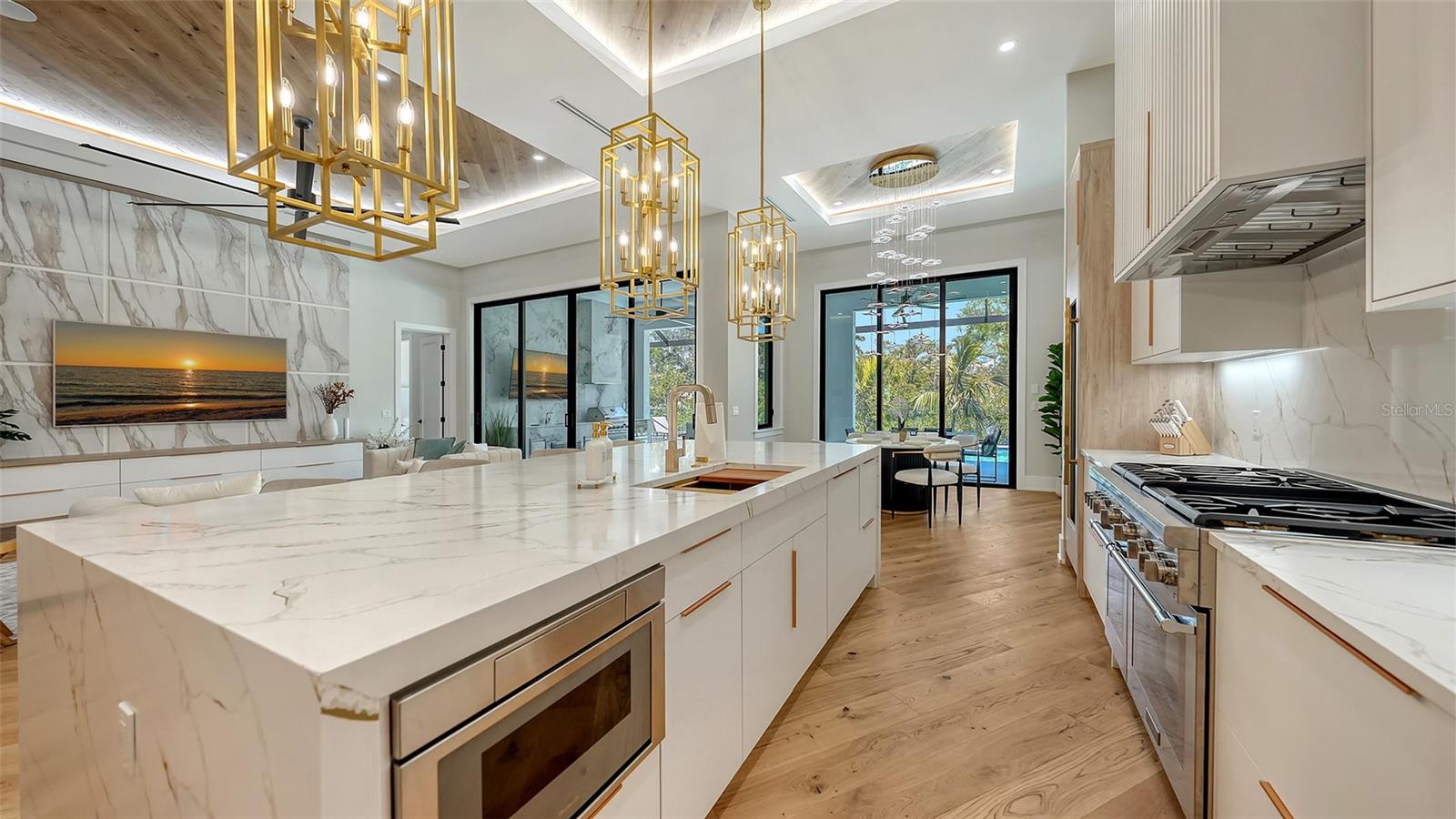 413 ISLAND CIR, SARASOTA, FL, 34242