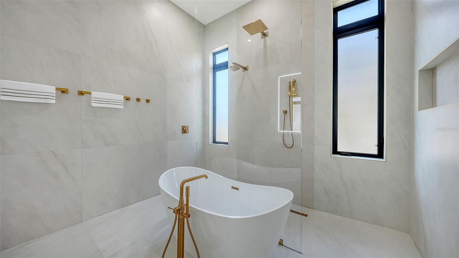 413 ISLAND CIR, SARASOTA, FL, 34242