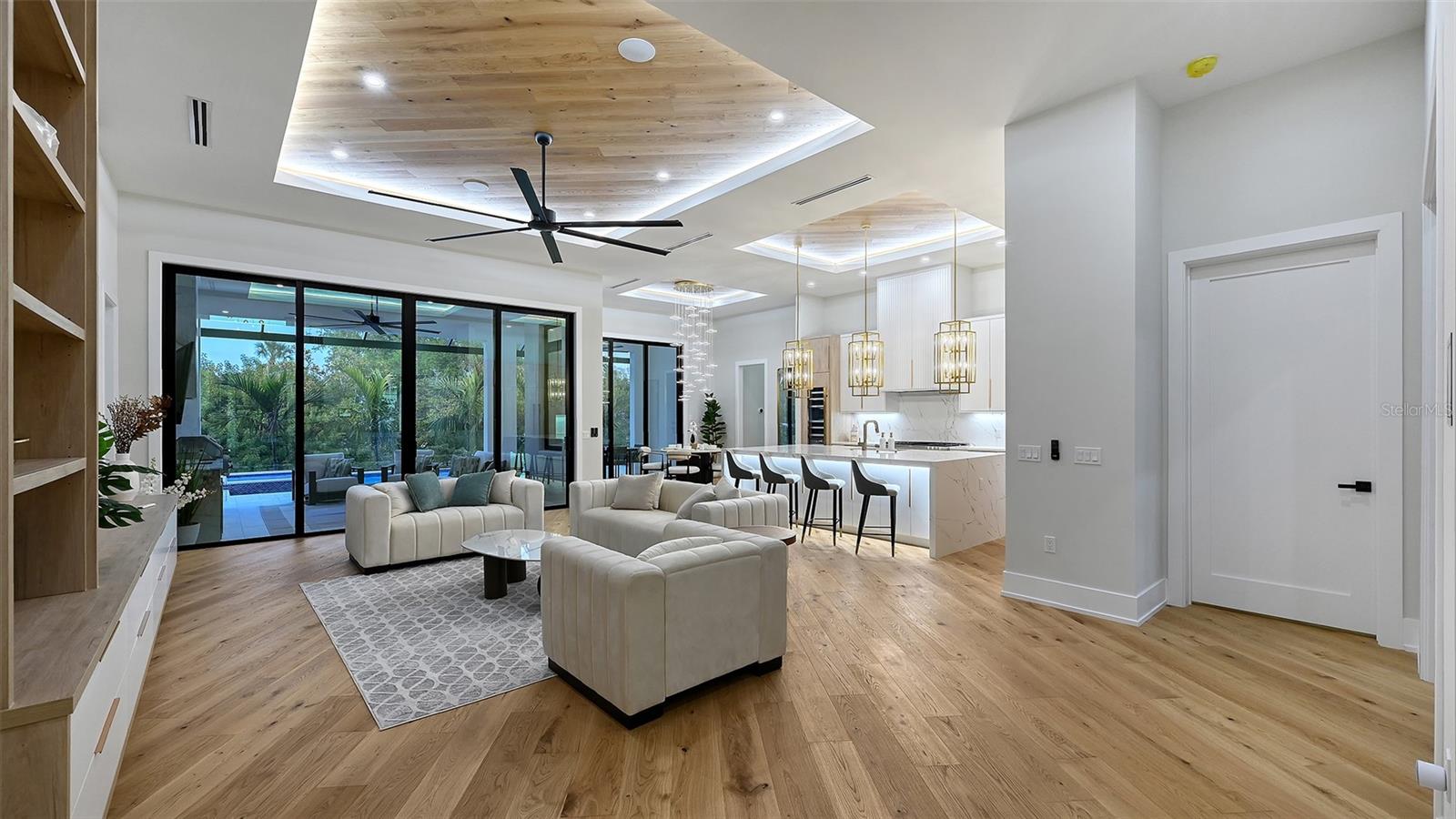413 ISLAND CIR, SARASOTA, FL, 34242
