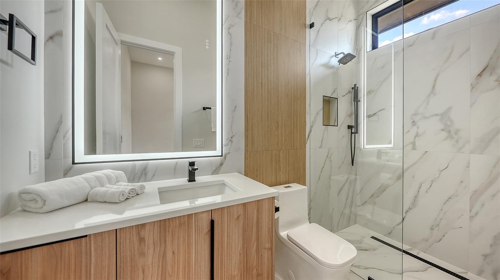 413 ISLAND CIR, SARASOTA, FL, 34242