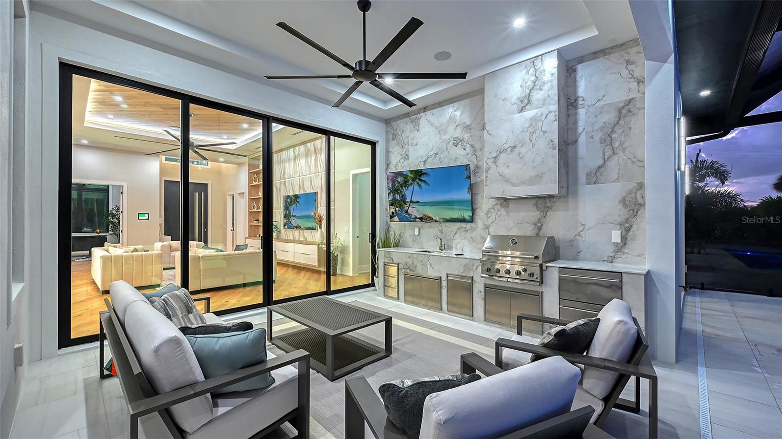 413 ISLAND CIR, SARASOTA, FL, 34242