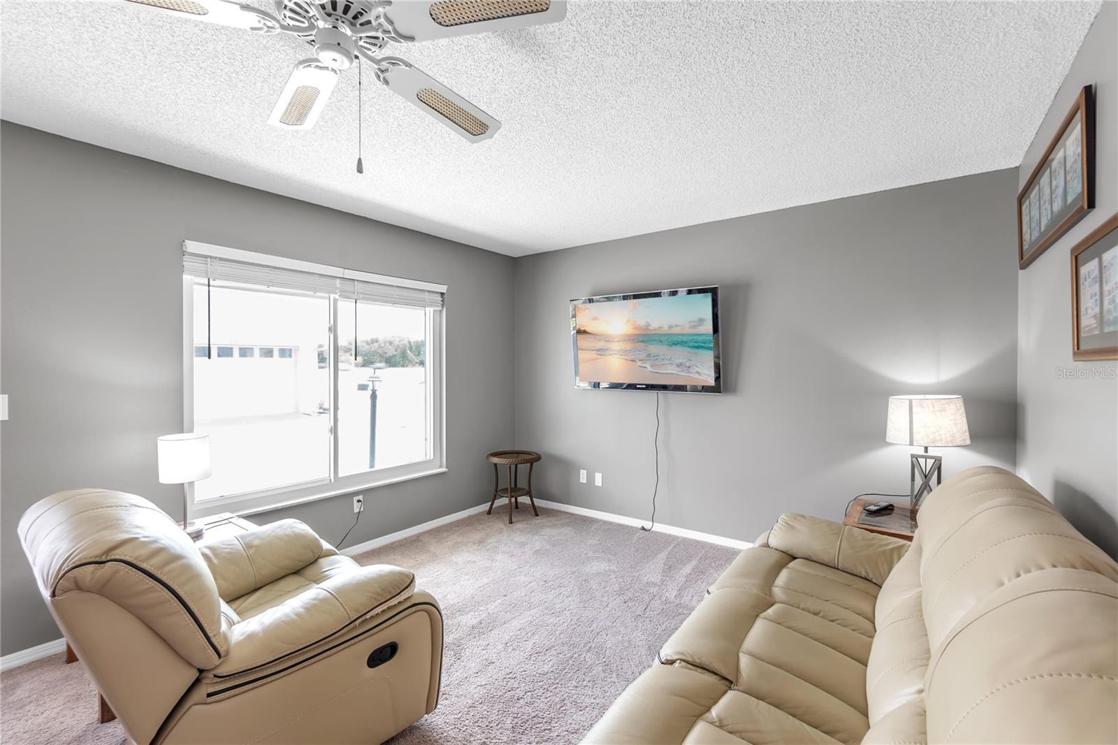 702 HUXLEY PL, SUN CITY CENTER, FL, 33573