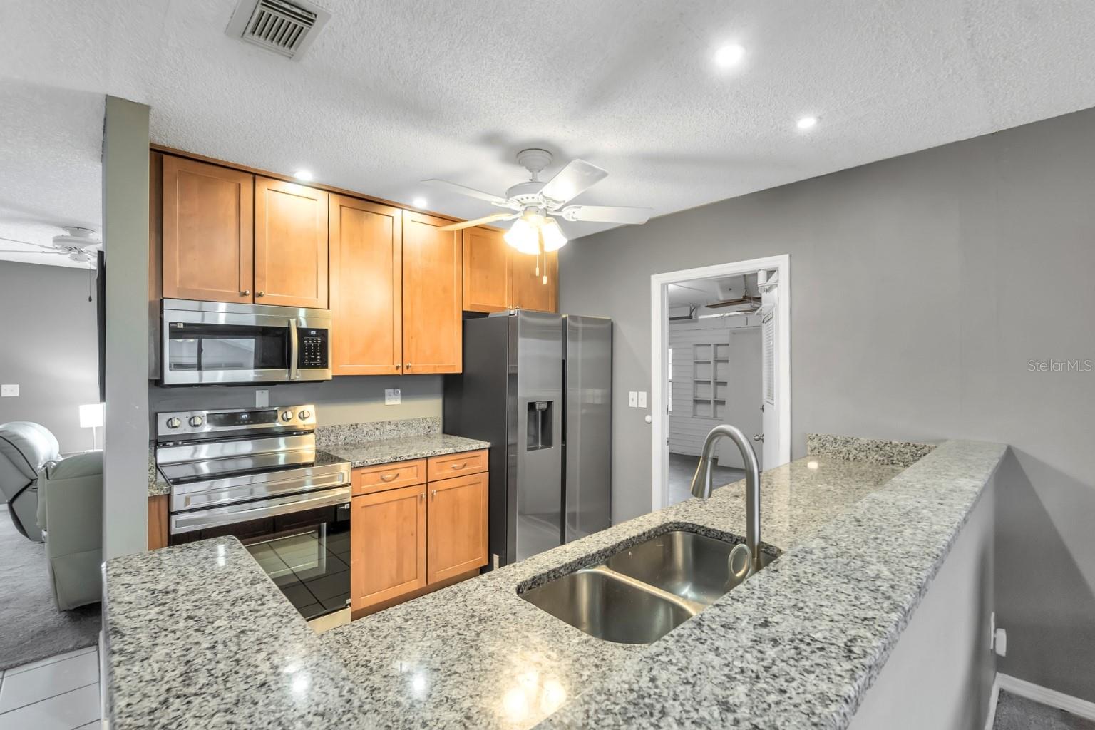 702 HUXLEY PL, SUN CITY CENTER, FL, 33573