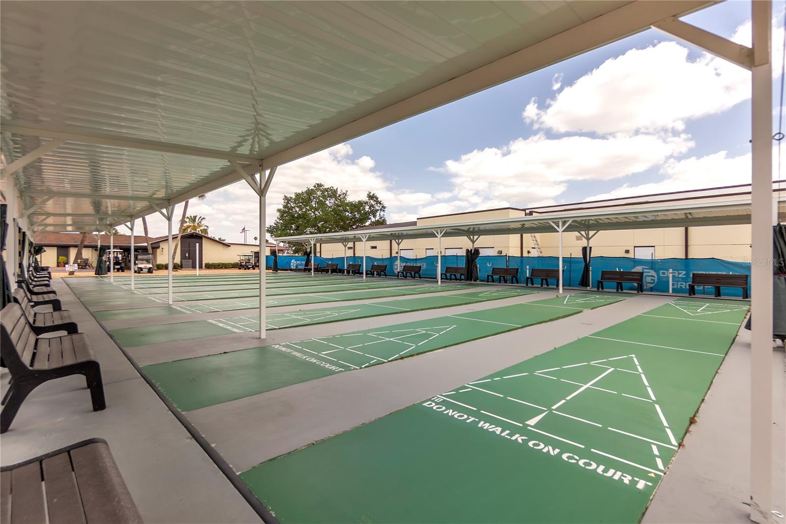 702 HUXLEY PL, SUN CITY CENTER, FL, 33573