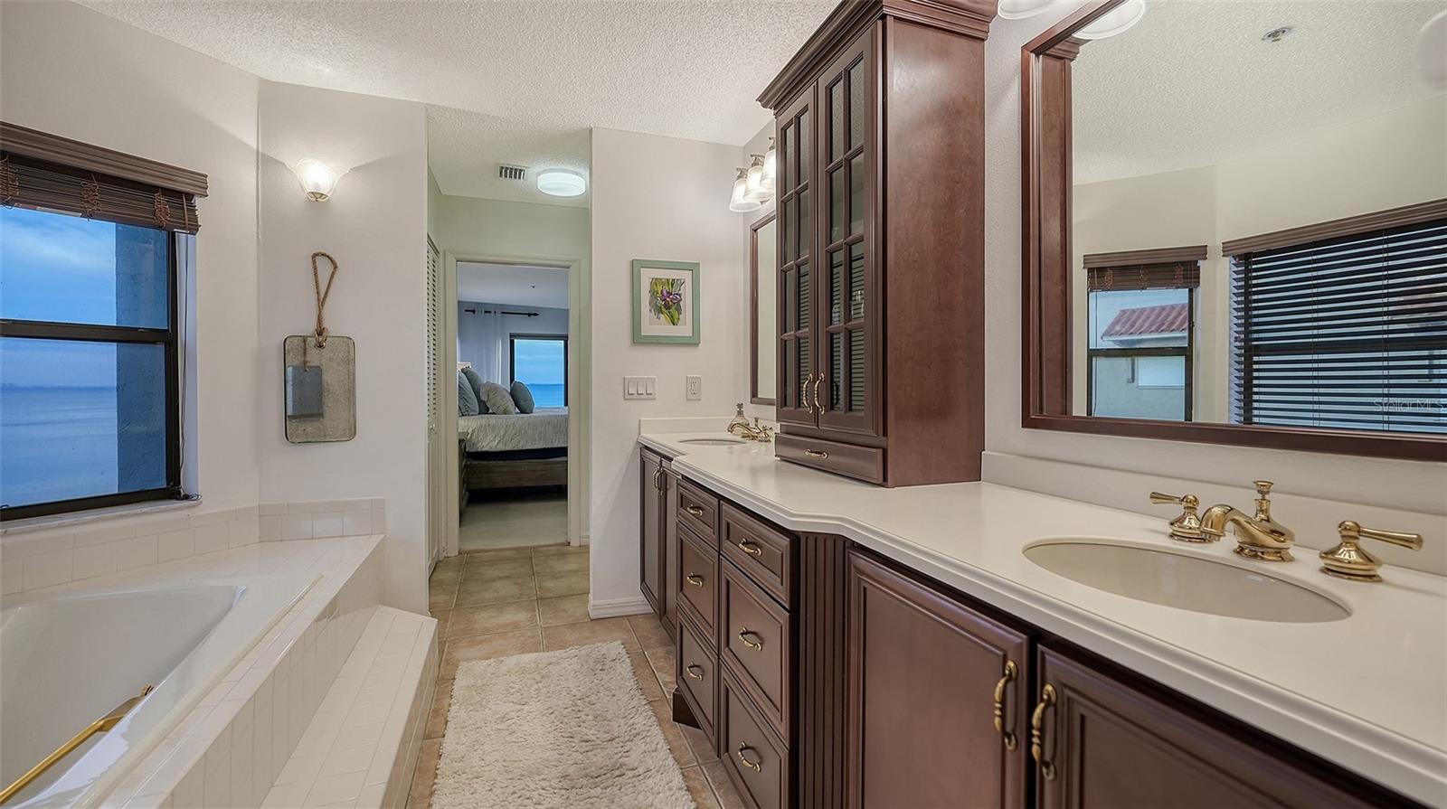 4557 BAY CLUB DR, BRADENTON, FL, 34210