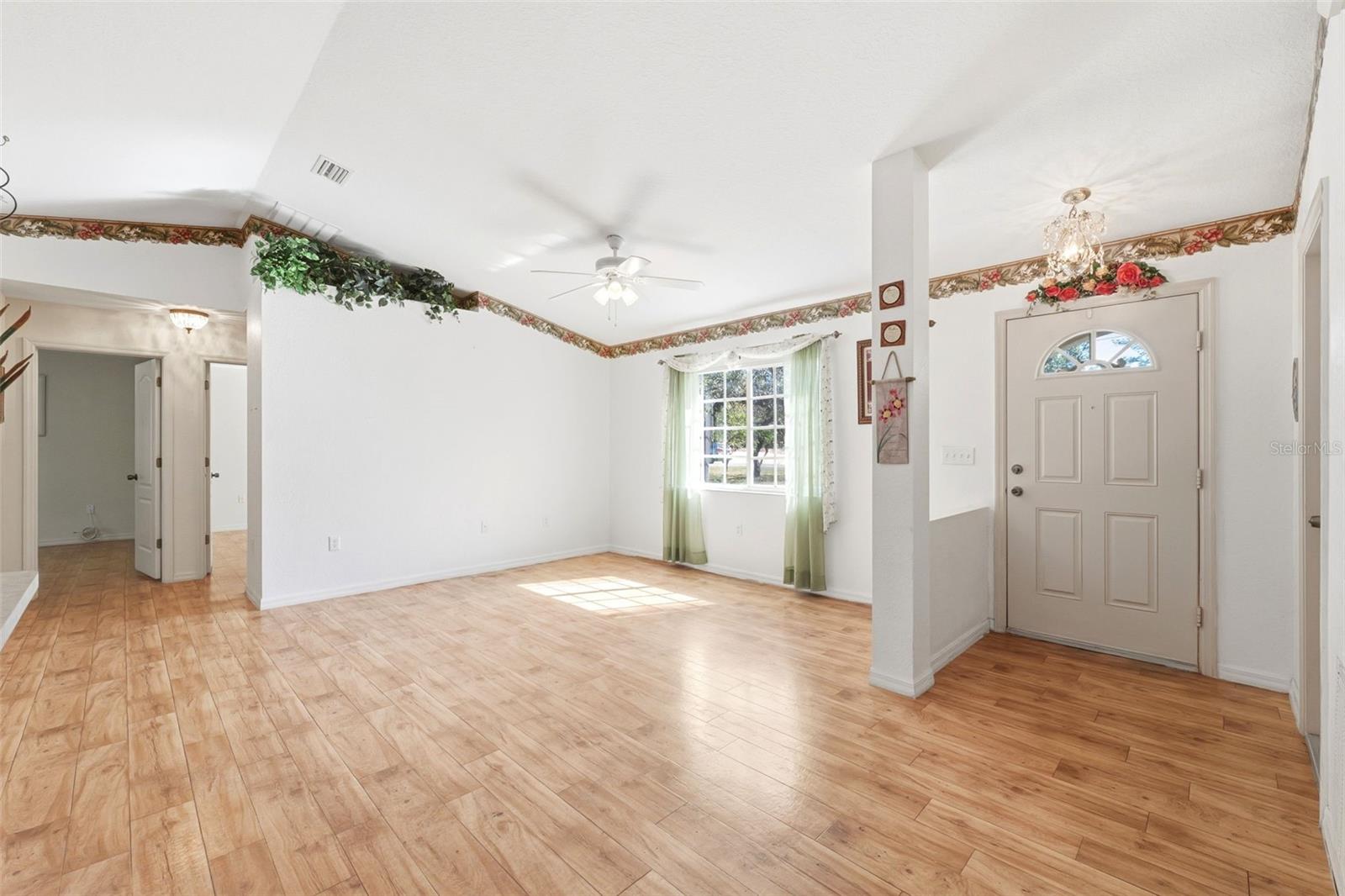 Foyer/Living