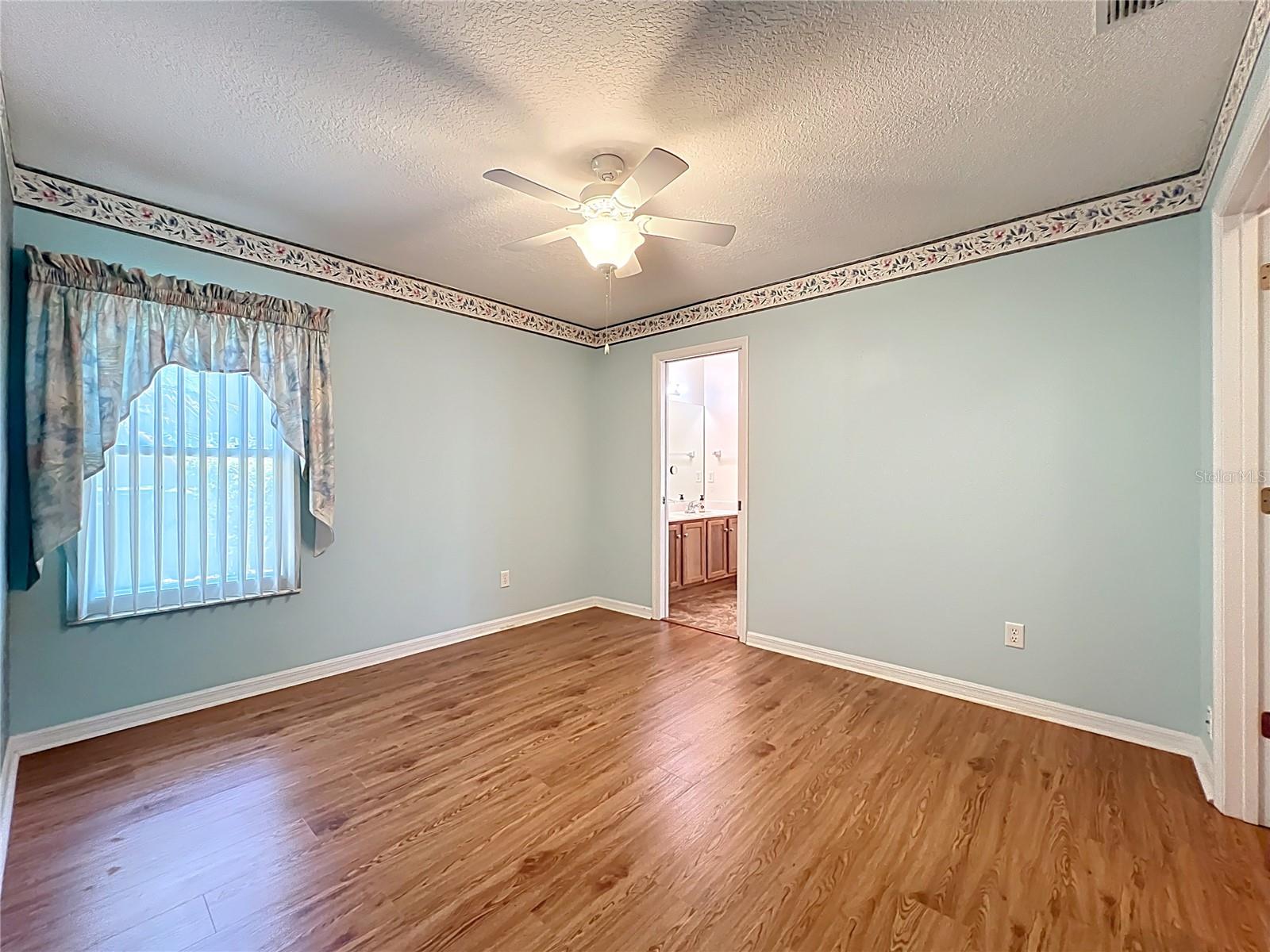 4822 SAWGRASS LAKE CIR, LEESBURG, FL, 34748