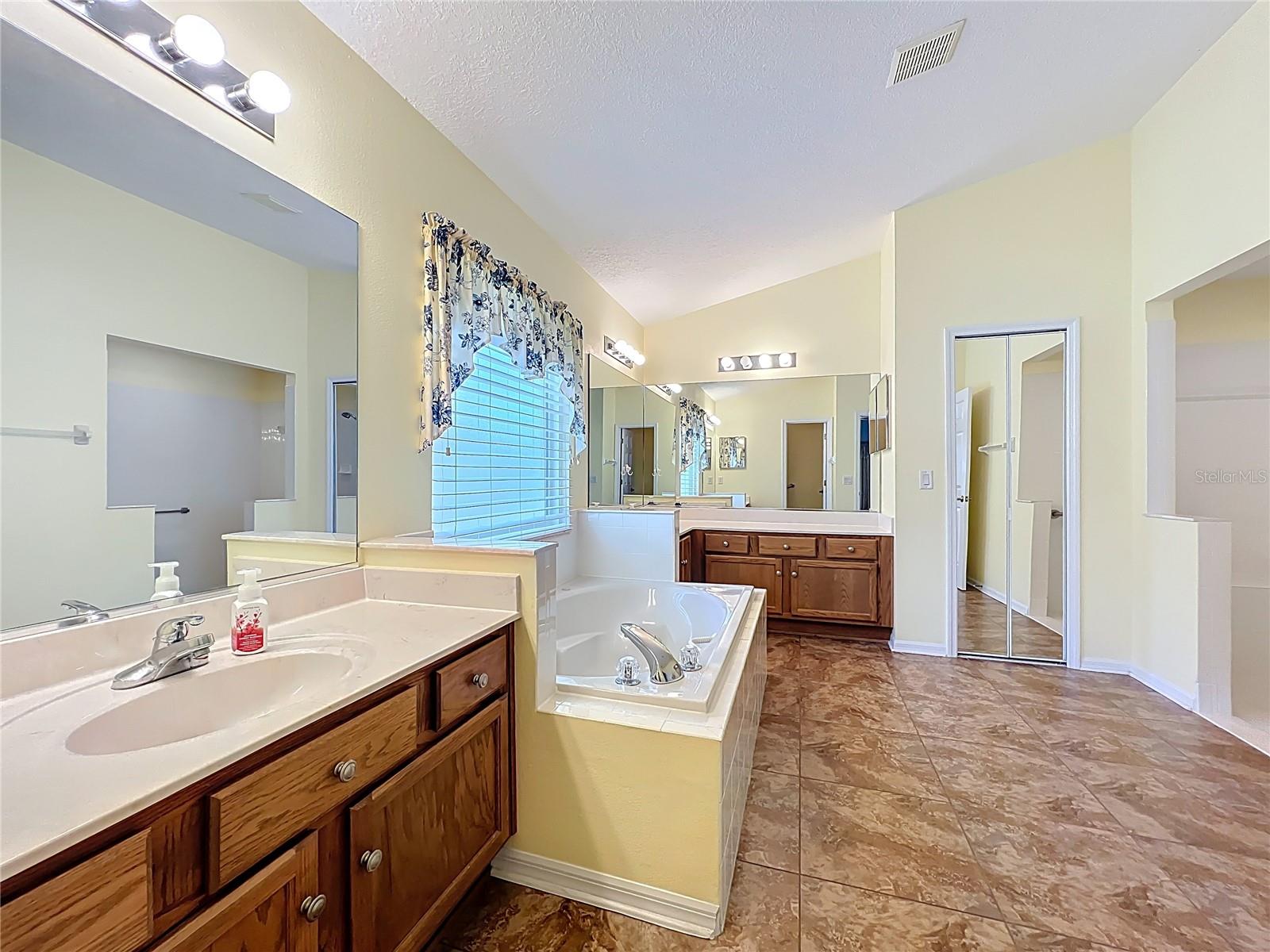 4822 SAWGRASS LAKE CIR, LEESBURG, FL, 34748