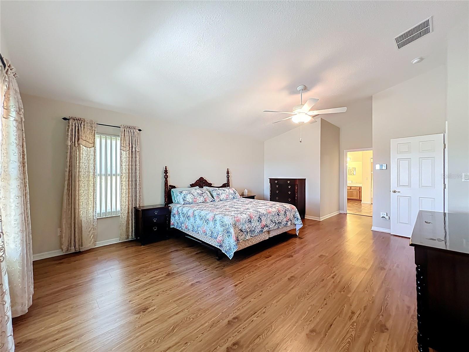4822 SAWGRASS LAKE CIR, LEESBURG, FL, 34748