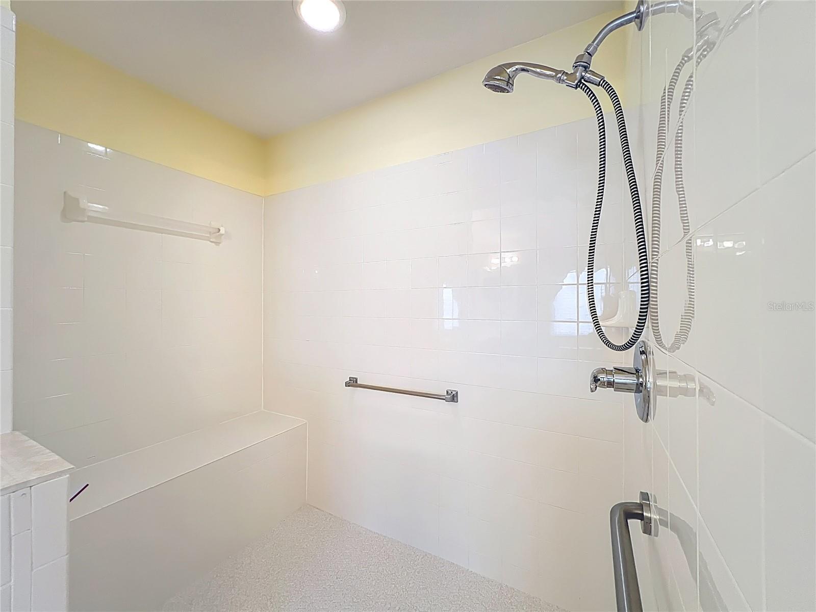 4822 SAWGRASS LAKE CIR, LEESBURG, FL, 34748