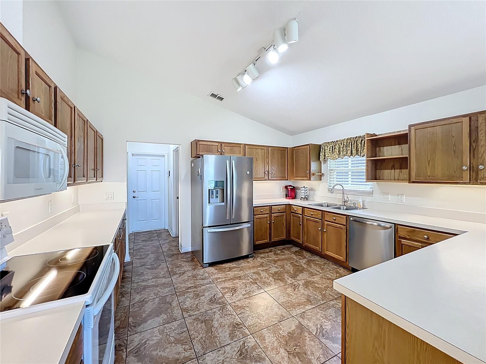 4822 SAWGRASS LAKE CIR, LEESBURG, FL, 34748