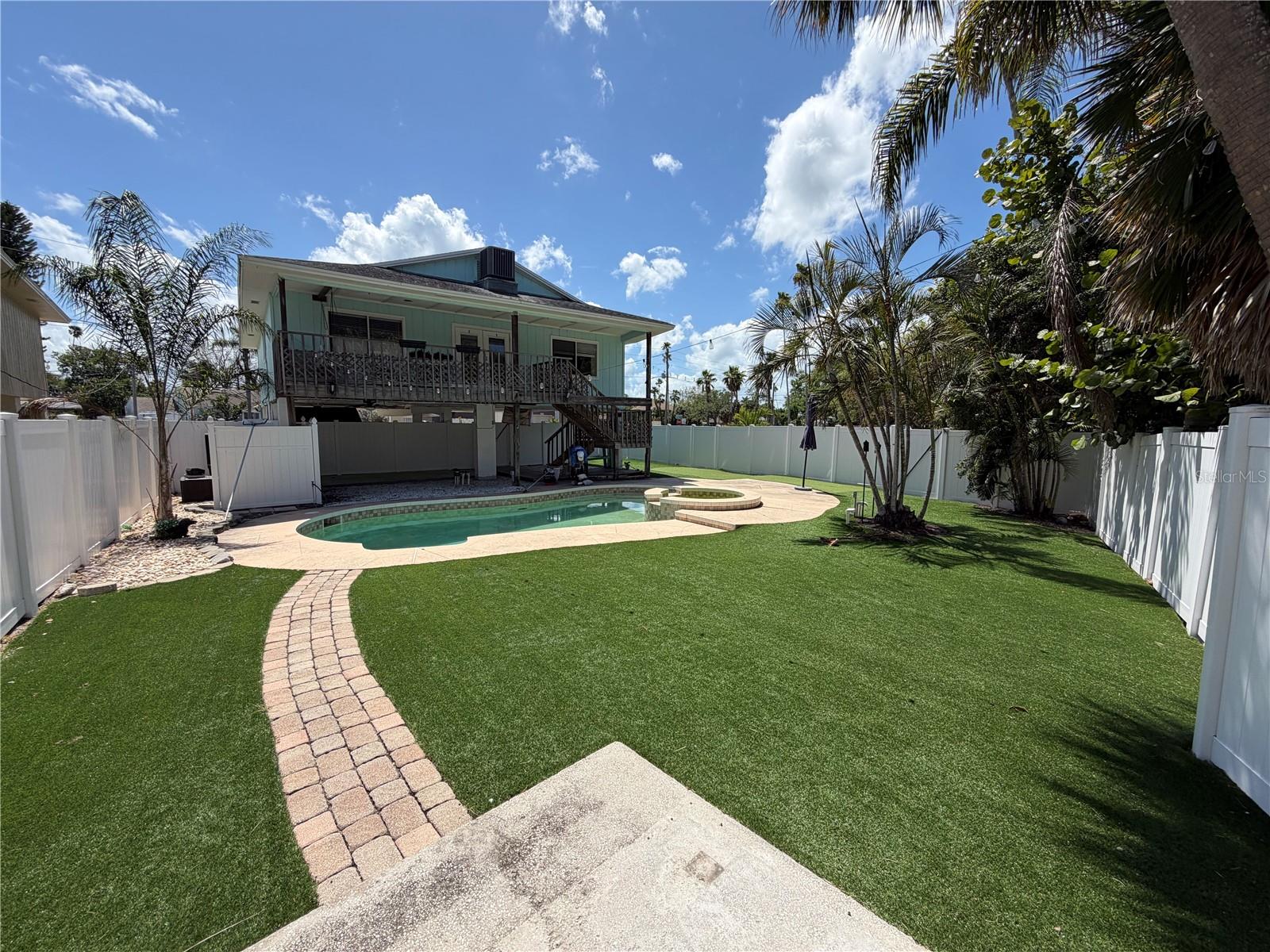 3500 OVERLOOK DR NE, ST PETERSBURG, FL, 33703