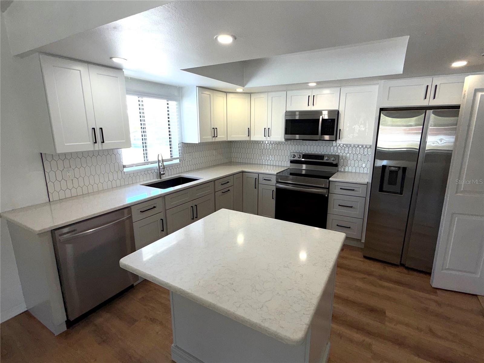 3500 OVERLOOK DR NE, ST PETERSBURG, FL, 33703