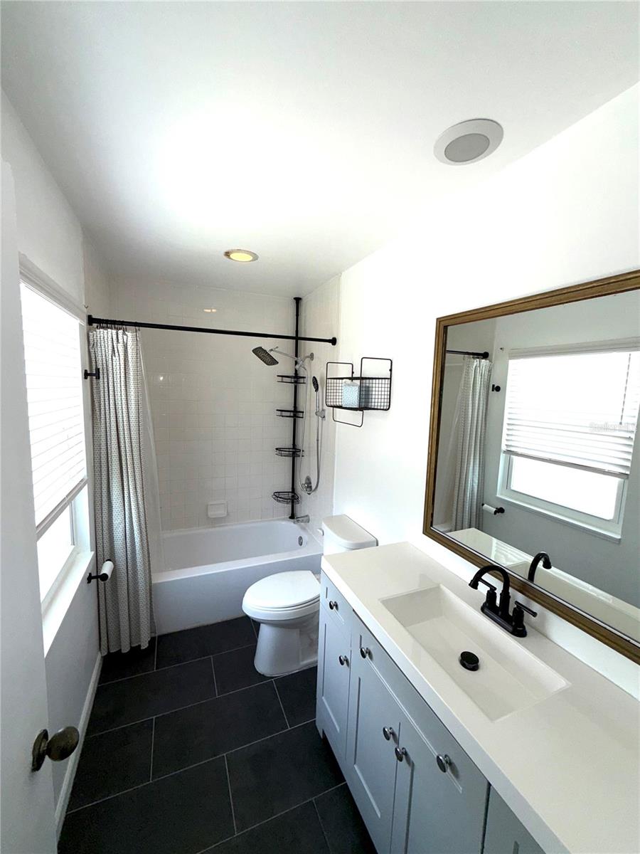 3500 OVERLOOK DR NE, ST PETERSBURG, FL, 33703