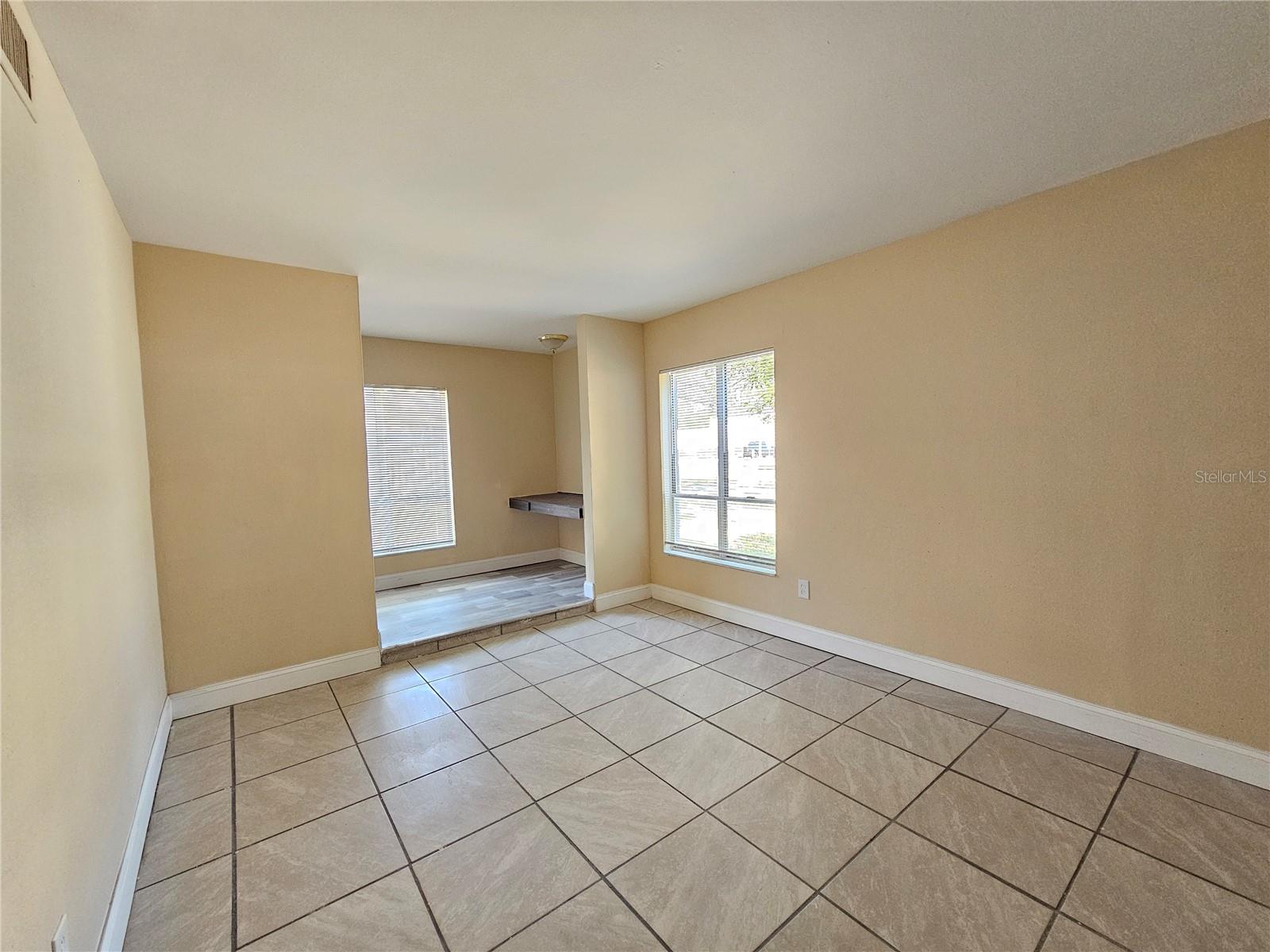 7601 PAULA DR #3, TAMPA, FL, 33615