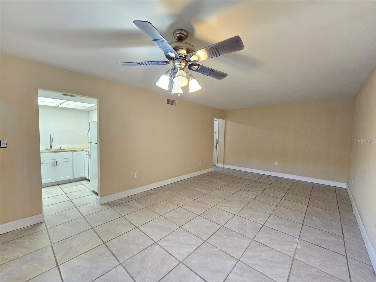 7601 PAULA DR #3, TAMPA, FL, 33615