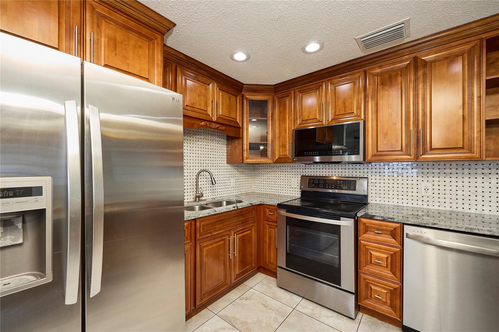 6804 N HUBERT AVE, TAMPA, FL, 33614