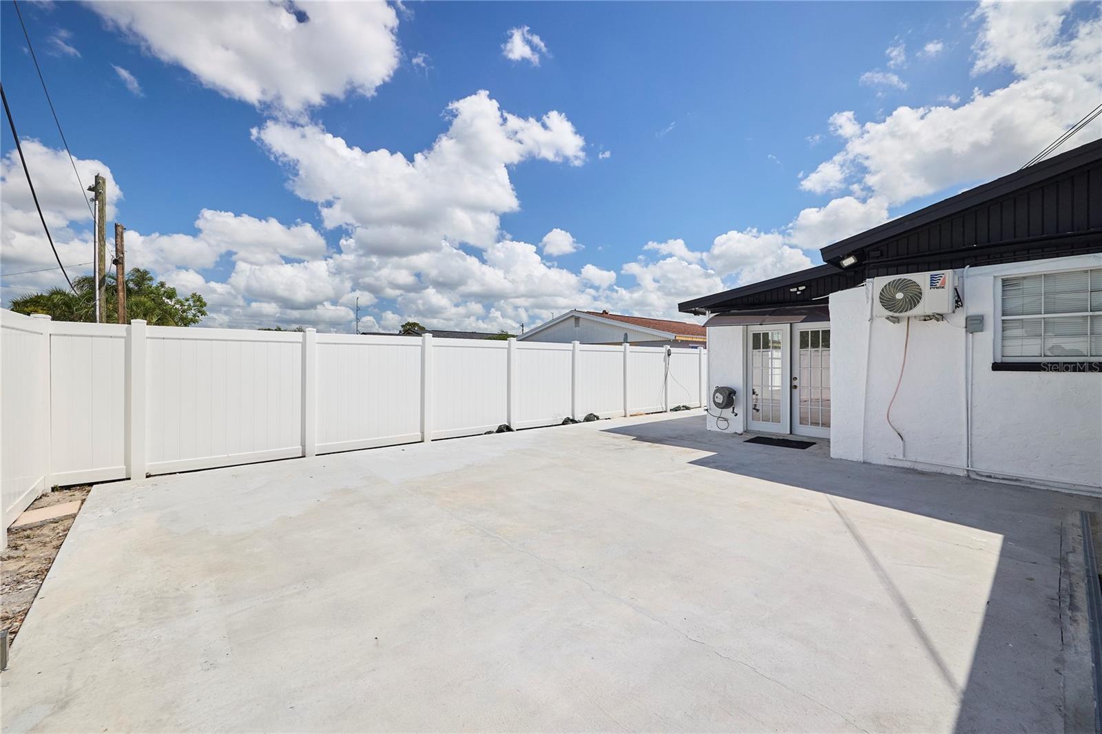 6804 N HUBERT AVE, TAMPA, FL, 33614