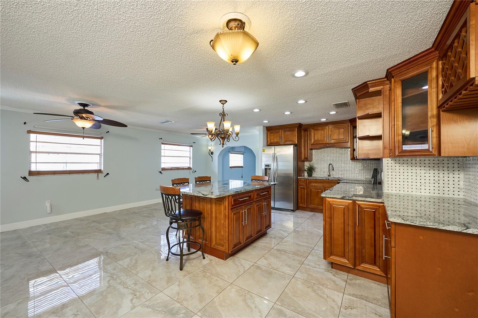 6804 N HUBERT AVE, TAMPA, FL, 33614