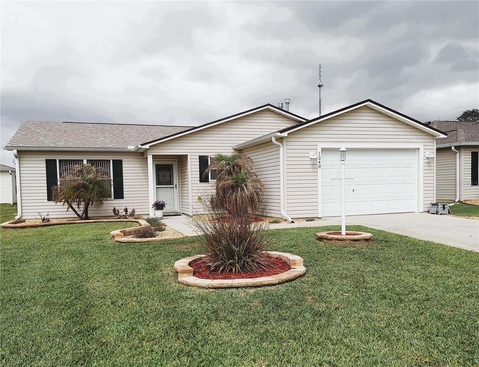 1240 PAGELAND WAY, THE VILLAGES, FL, 32162