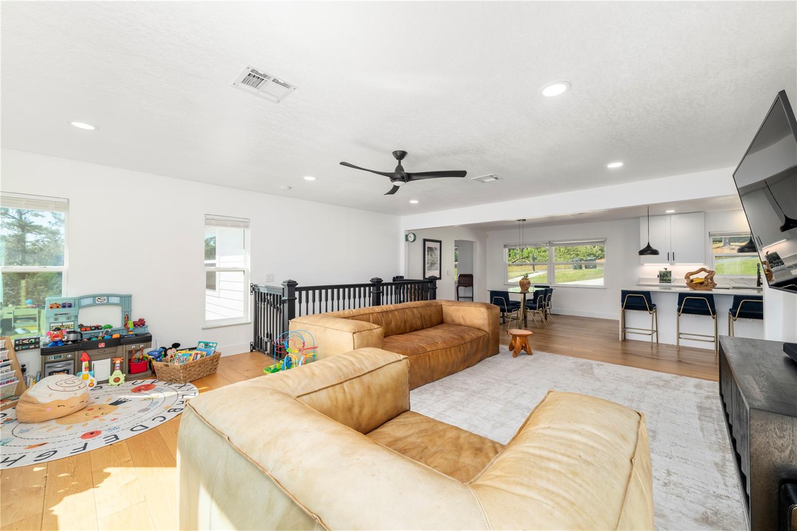 1930 HILLTOP DR, MOUNT DORA, FL, 32757