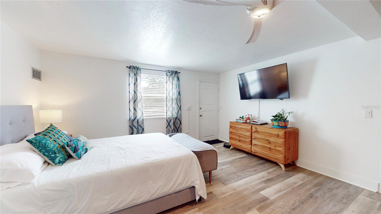 1930 HILLTOP DR, MOUNT DORA, FL, 32757