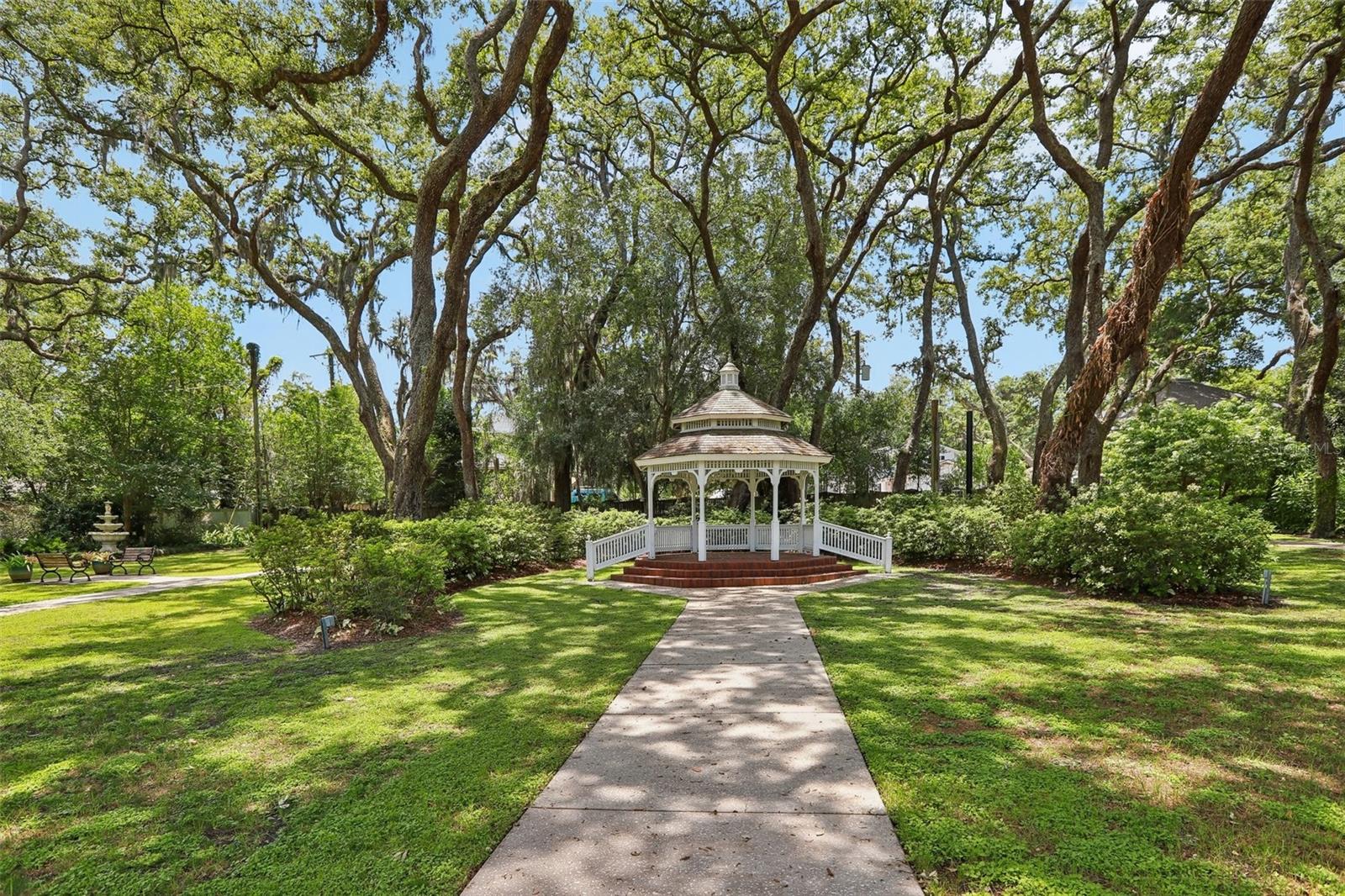 118 N GREENFIELD AVE, TEMPLE TERRACE, FL, 33617