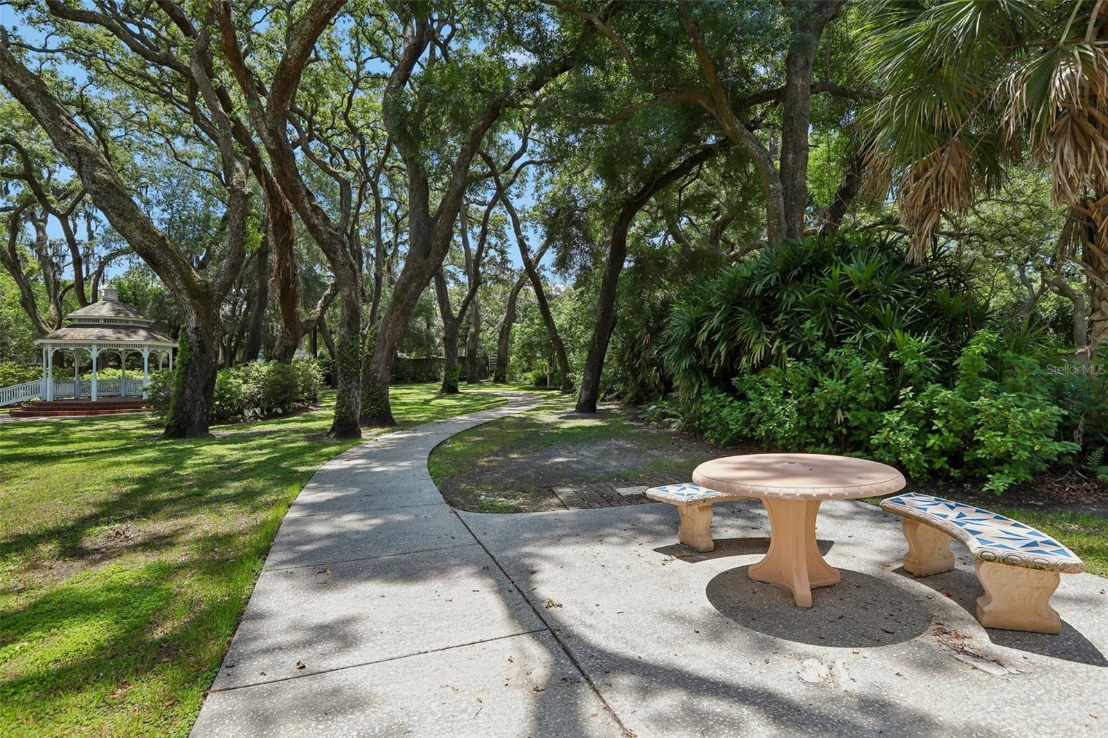 118 N GREENFIELD AVE, TEMPLE TERRACE, FL, 33617
