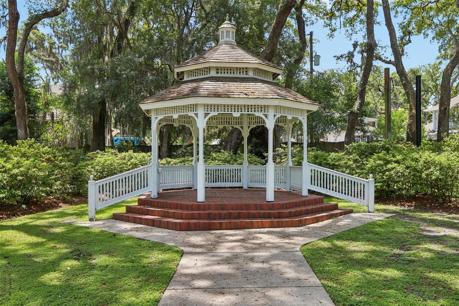 118 N GREENFIELD AVE, TEMPLE TERRACE, FL, 33617