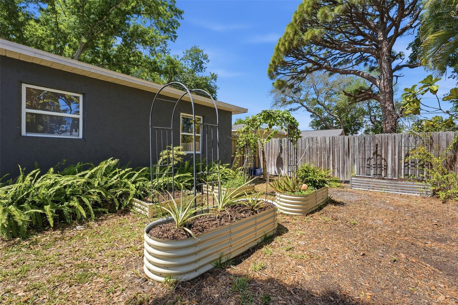 811 BAY VISTA BLVD S, ST PETERSBURG, FL, 33705
