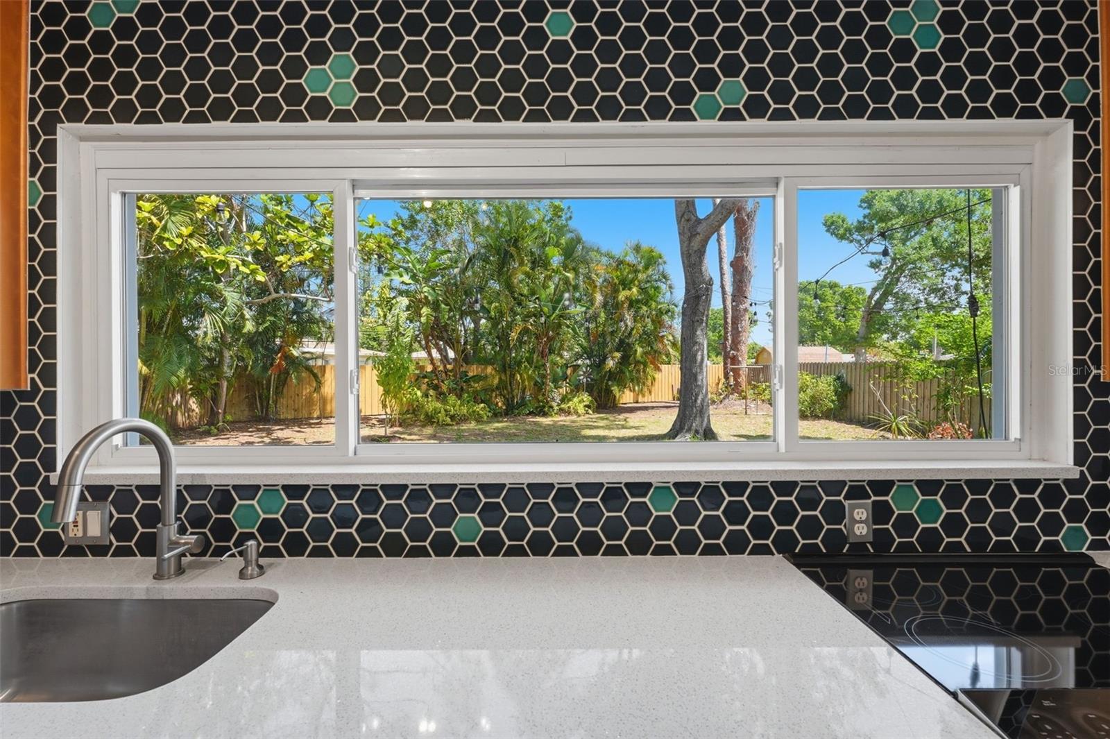 811 BAY VISTA BLVD S, ST PETERSBURG, FL, 33705