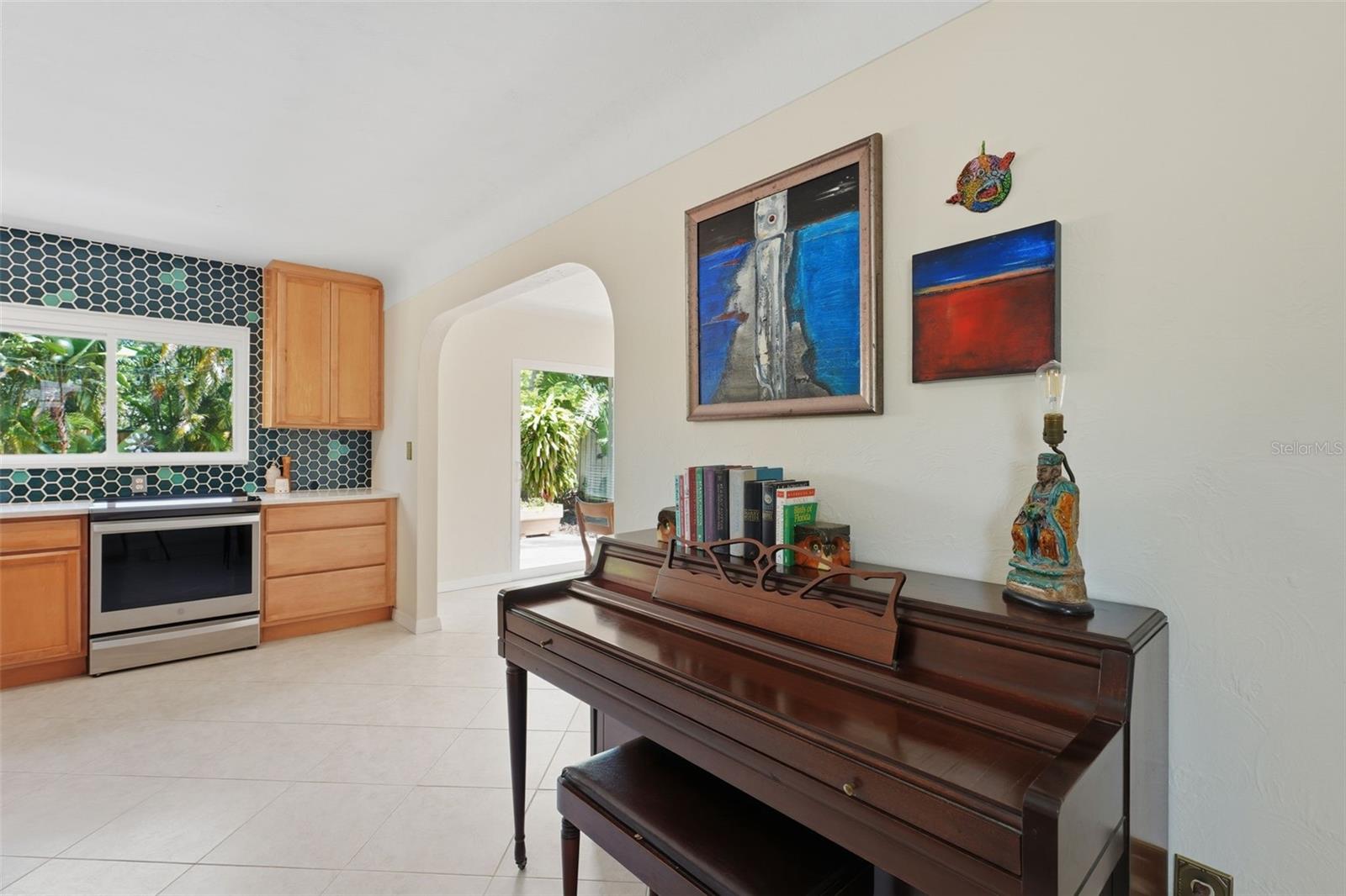 811 BAY VISTA BLVD S, ST PETERSBURG, FL, 33705