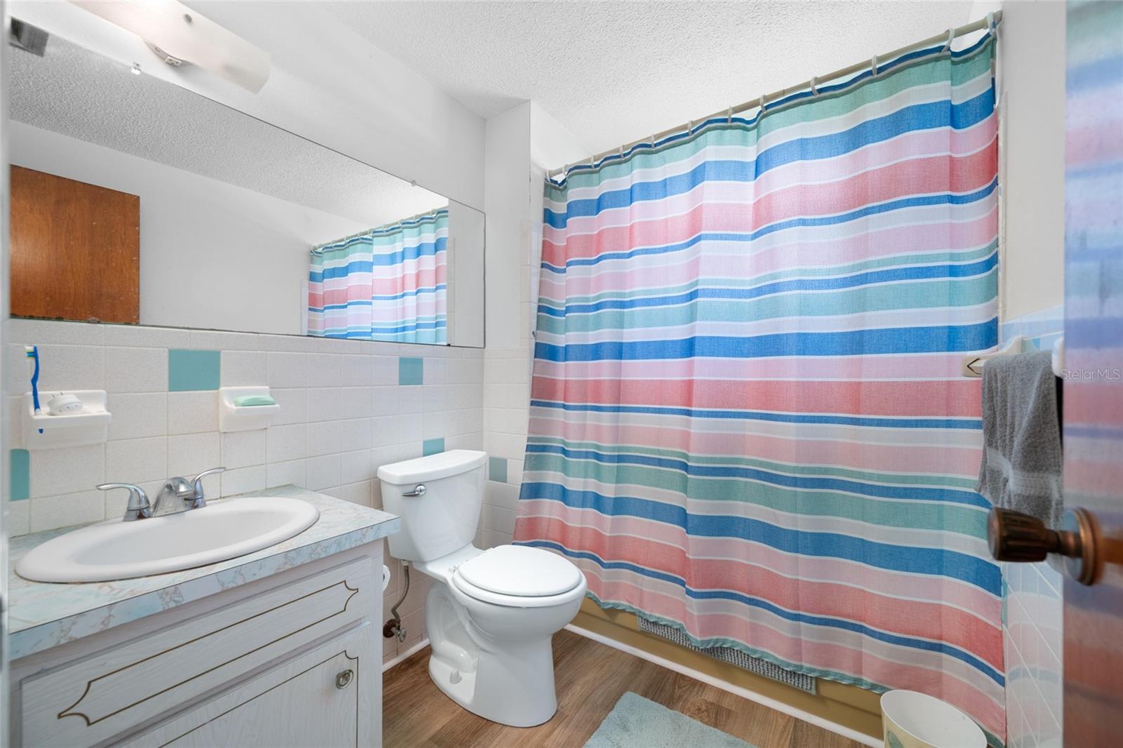 2nd Floor Bath with tub