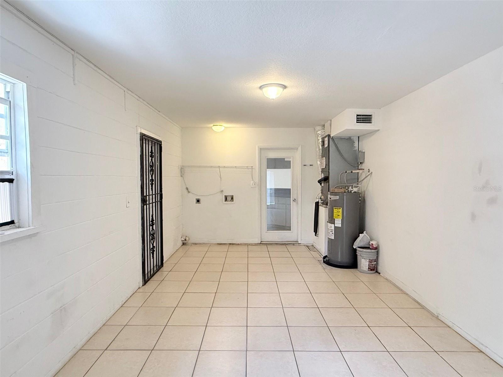 2615 E CURTIS ST, TAMPA, FL, 33610