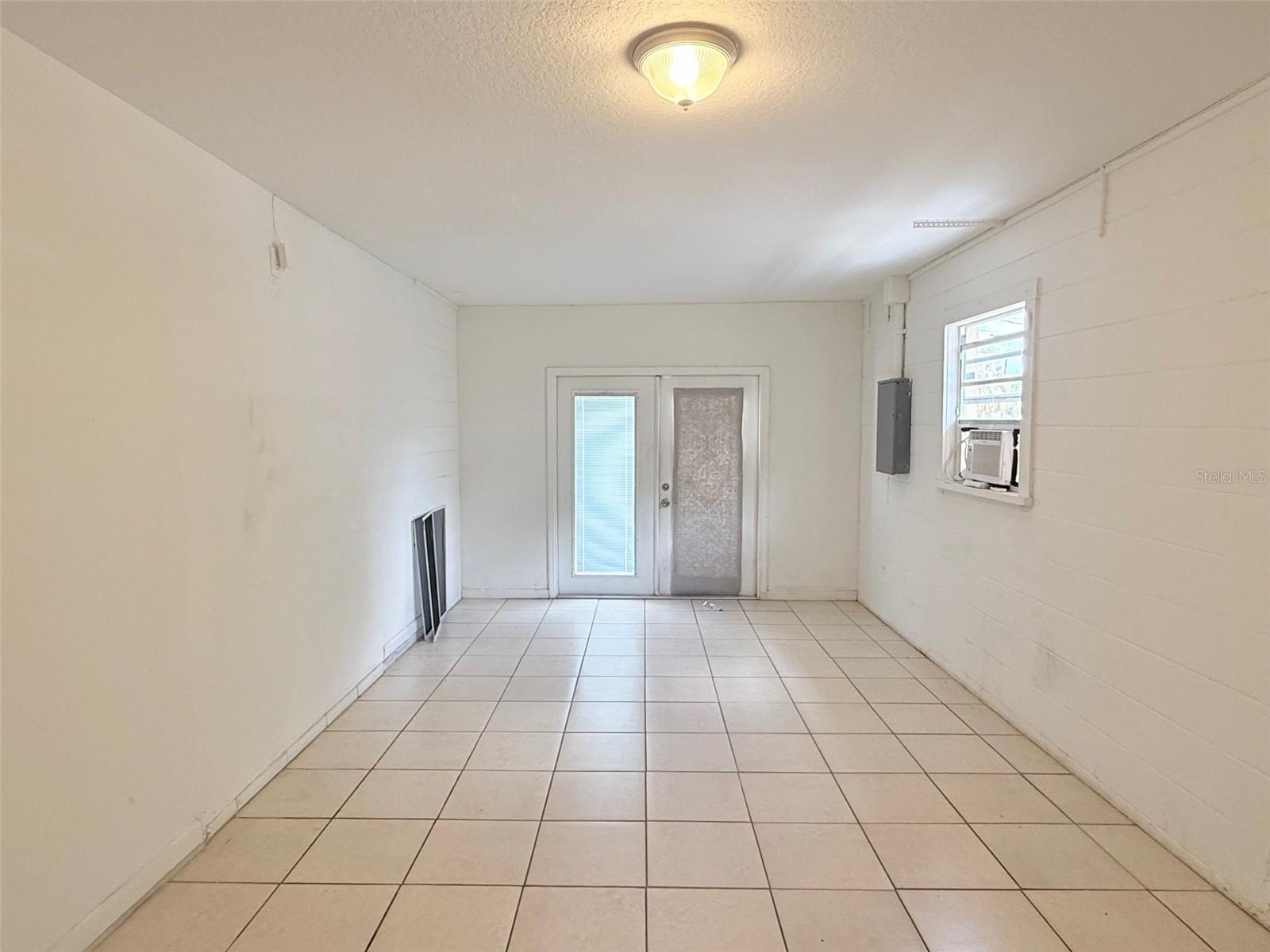 2615 E CURTIS ST, TAMPA, FL, 33610
