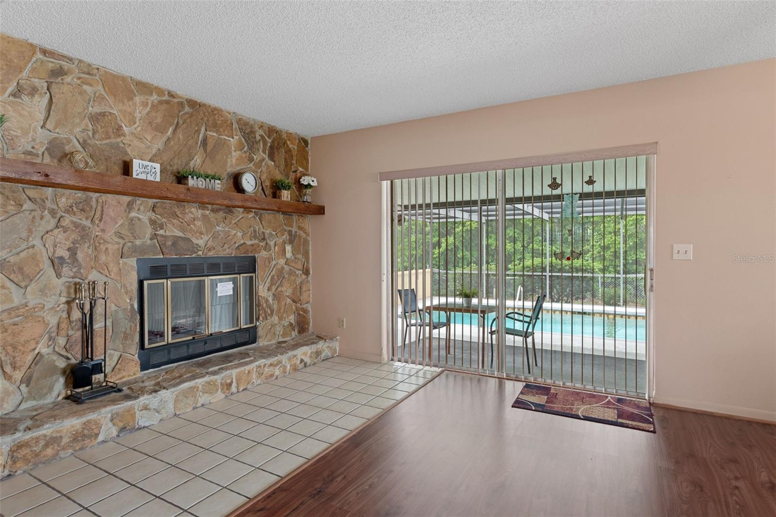 Dining Room/Fireplace