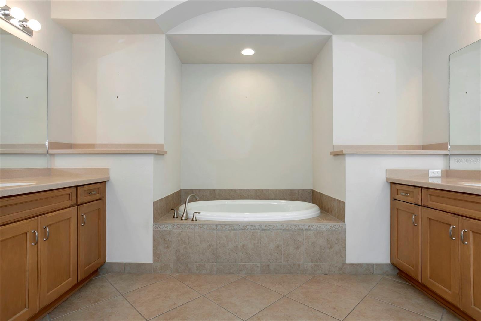 16022 GOLDEN LAKES DR, WIMAUMA, FL, 33598