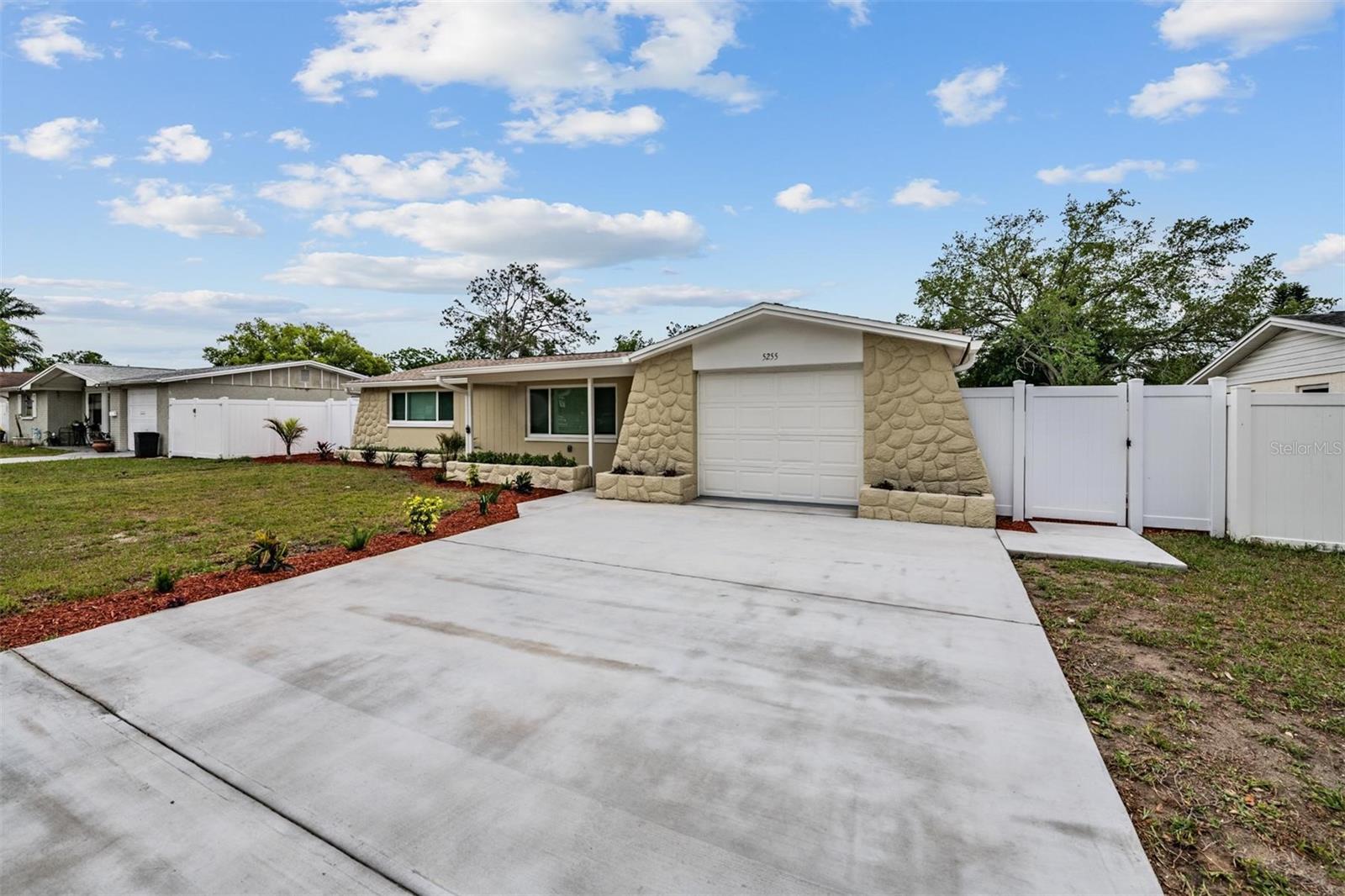5255 SCHOOL RD, NEW PORT RICHEY, FL, 34653