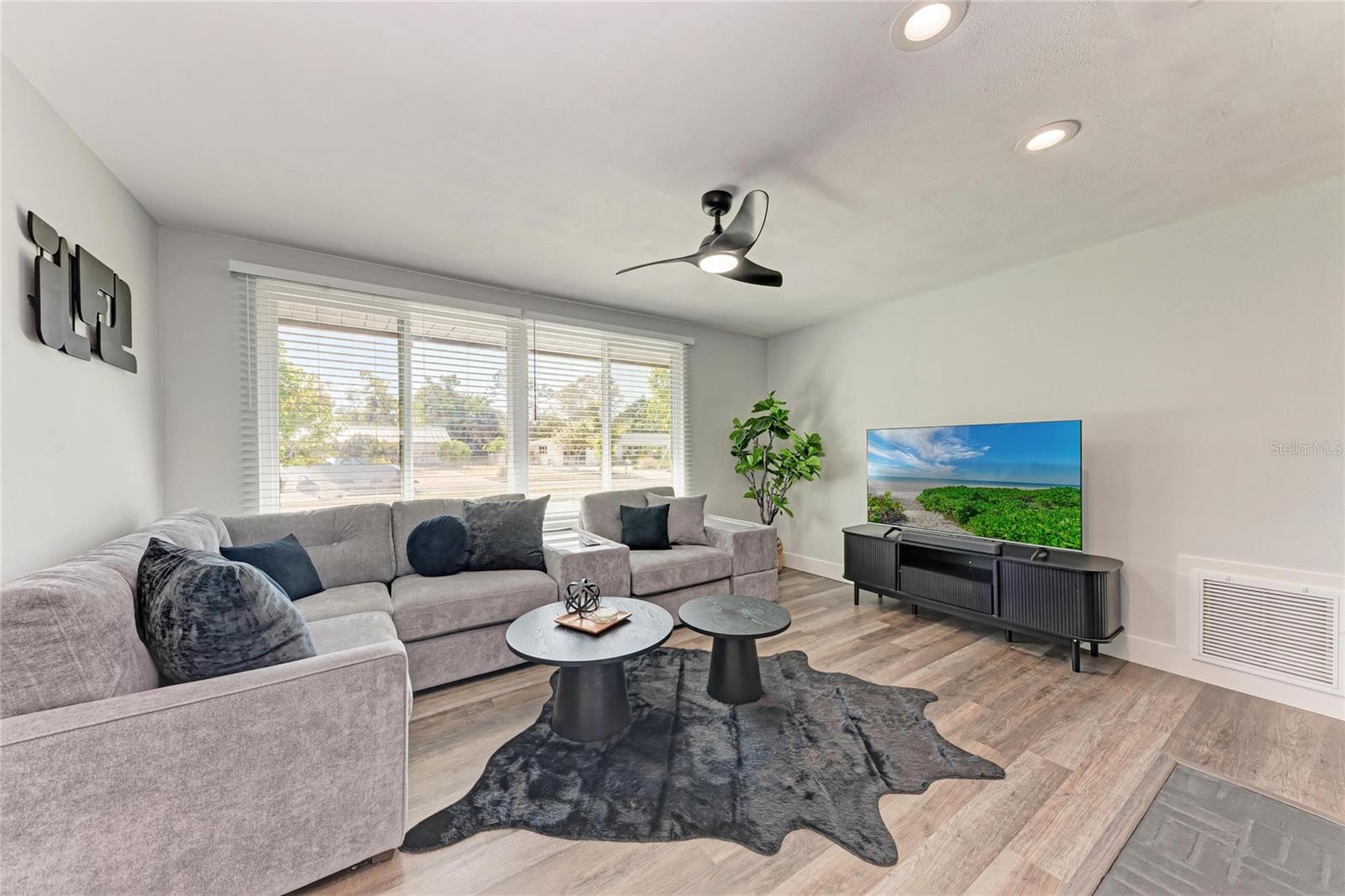 339 SUWANEE AVE, SARASOTA, FL, 34243