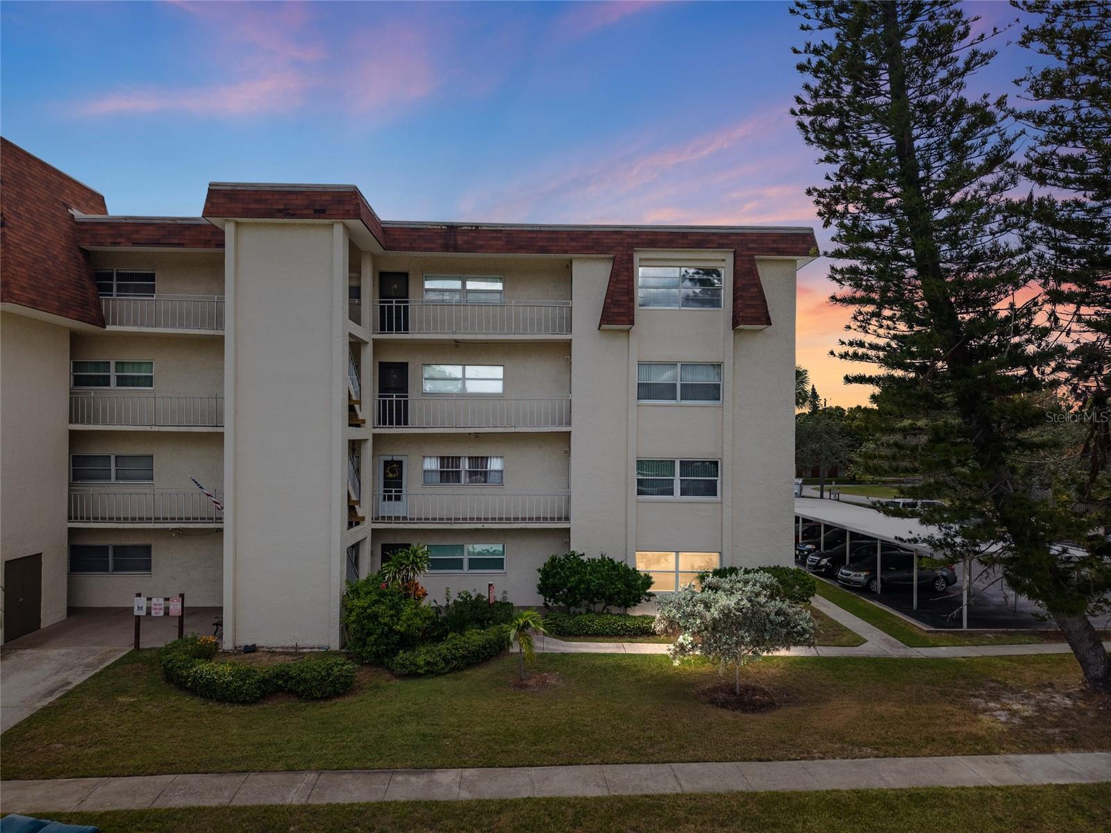 209 NE LINCOLN CIR N #109, ST PETERSBURG, FL, 33702