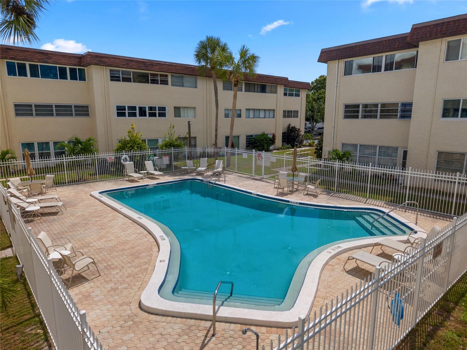 209 NE LINCOLN CIR N #109, ST PETERSBURG, FL, 33702