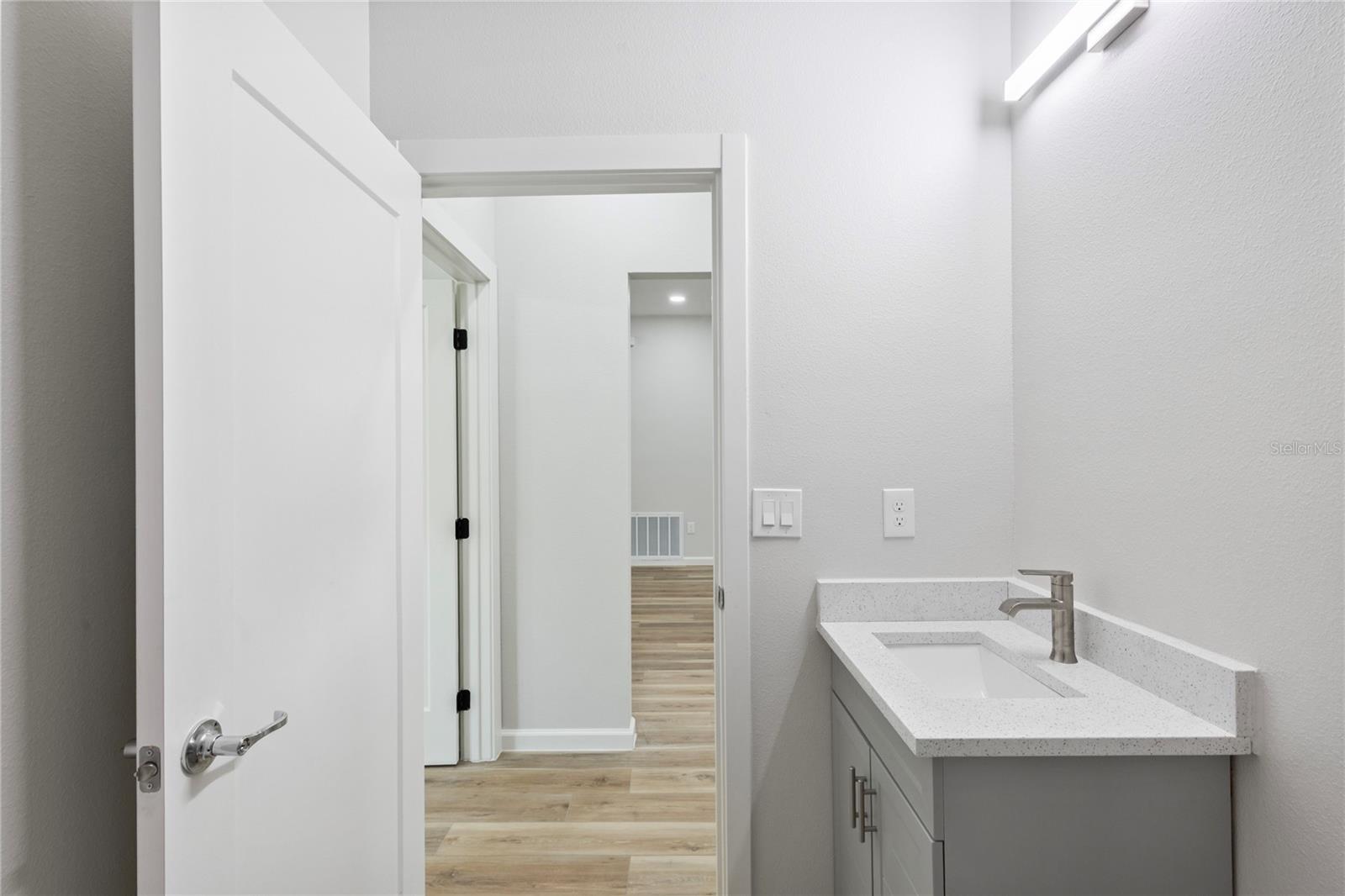 809 E 131ST AVE, TAMPA, FL, 33612