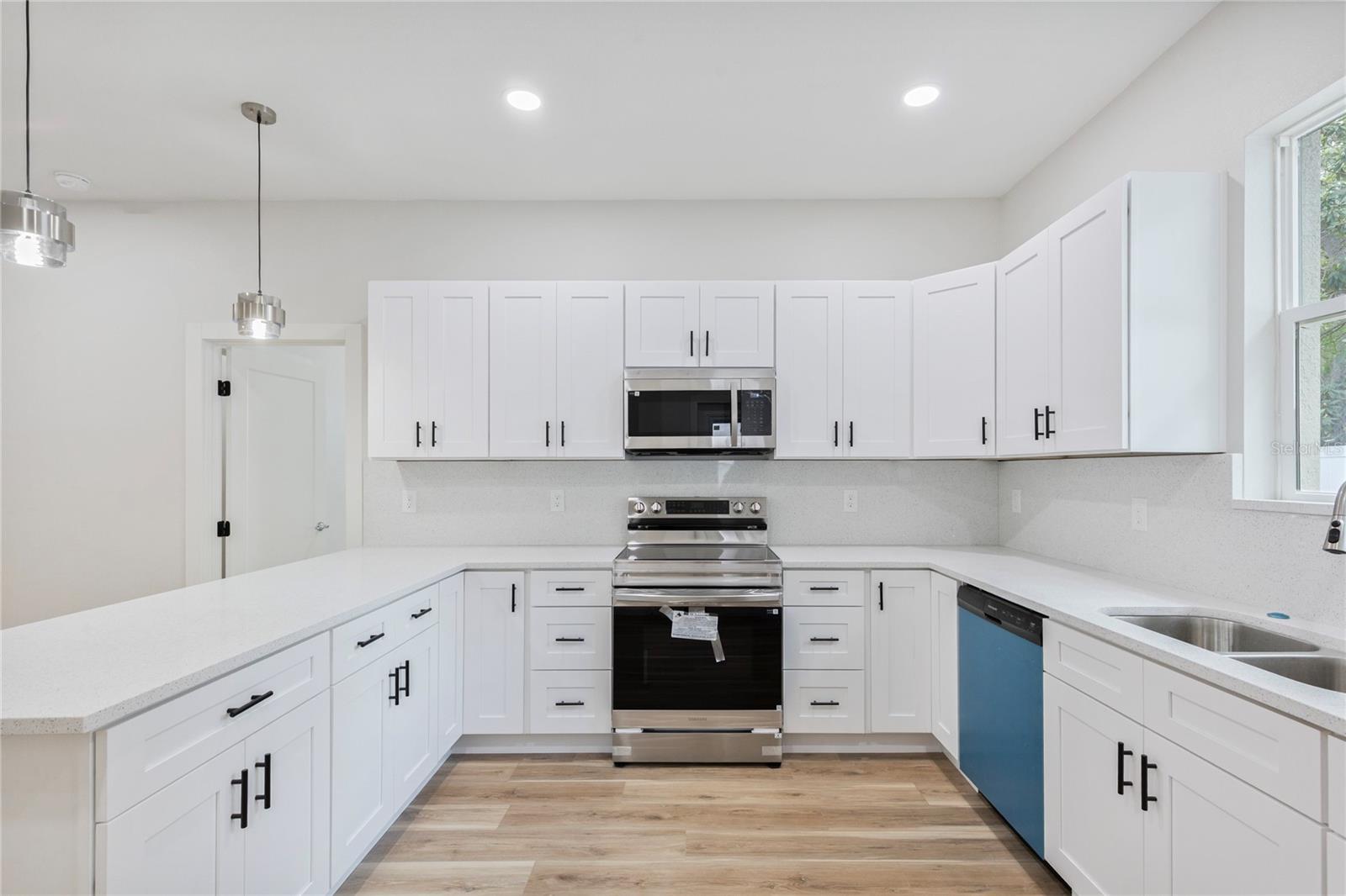 809 E 131ST AVE, TAMPA, FL, 33612