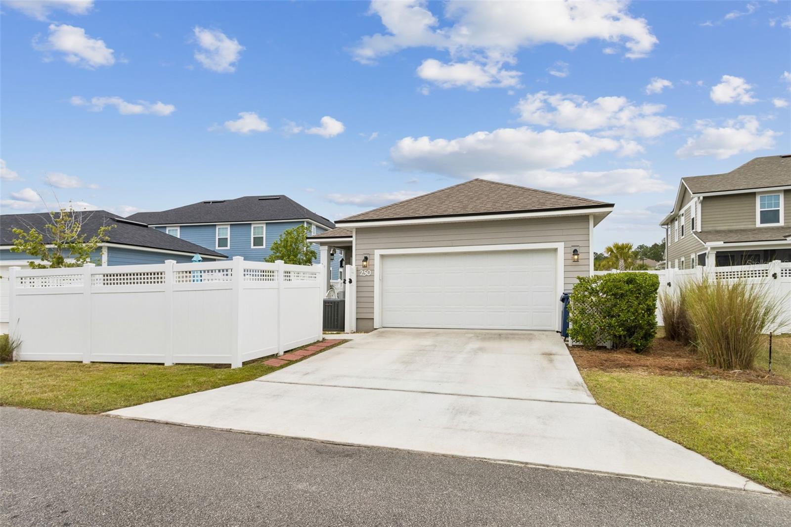 250 DAYDREAM AVE, YULEE, FL, 32097