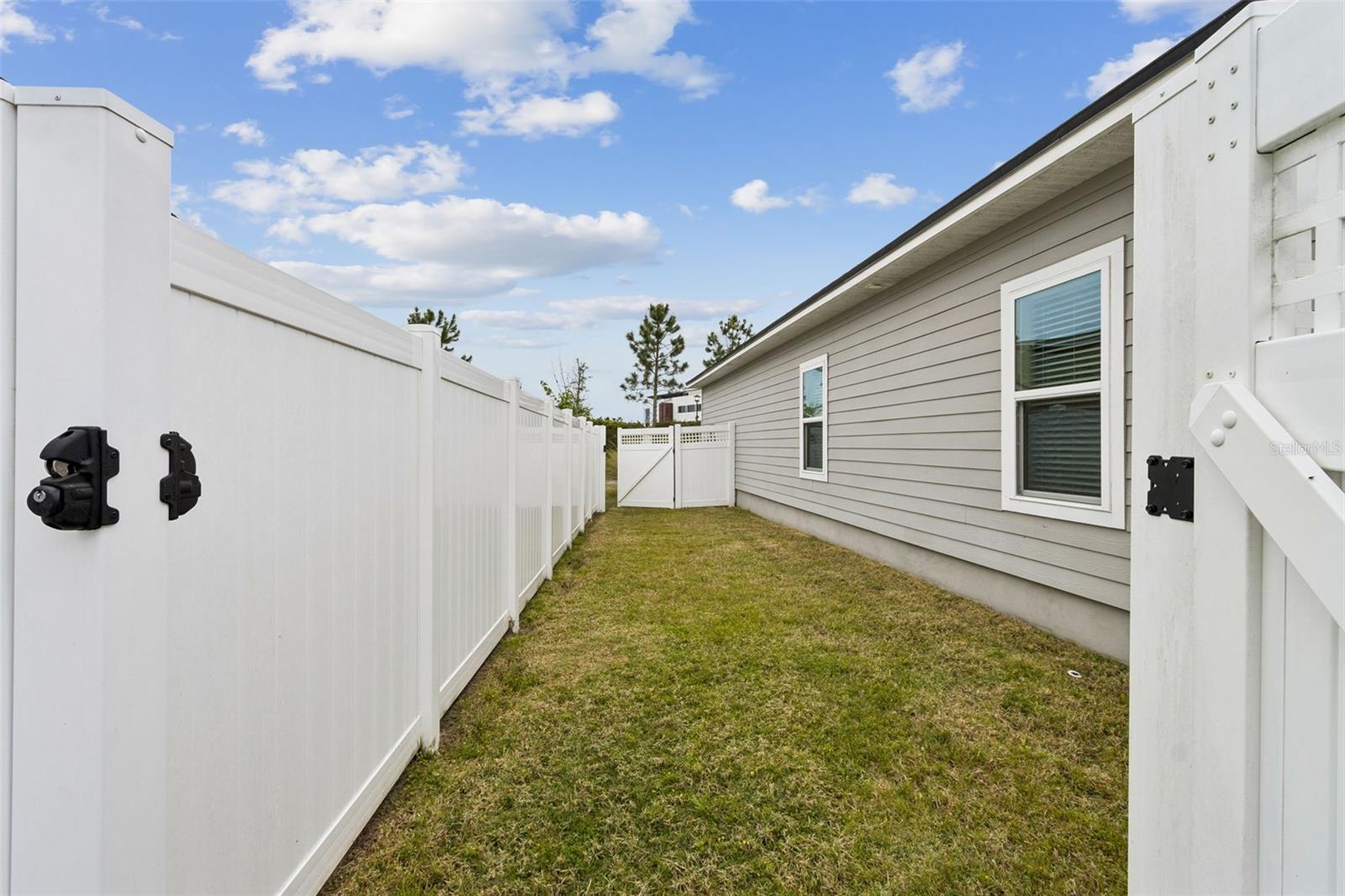 250 DAYDREAM AVE, YULEE, FL, 32097